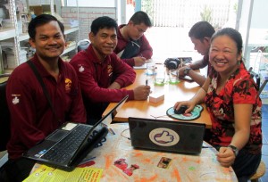 Peuan Peuan Country Program Director Vuthaya Charoenpol meets the M'Lop Tapang team.